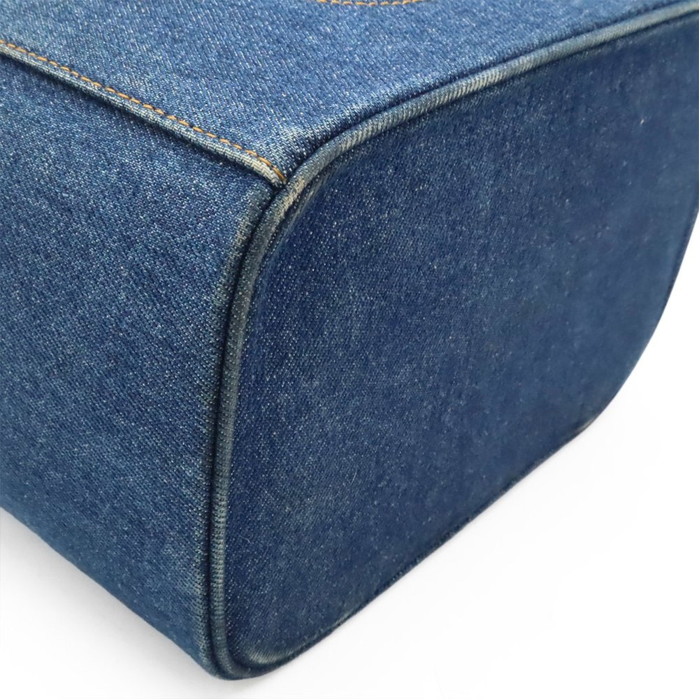 CHANEL Blue Logo Vanity Bag - Picture 4 of 10